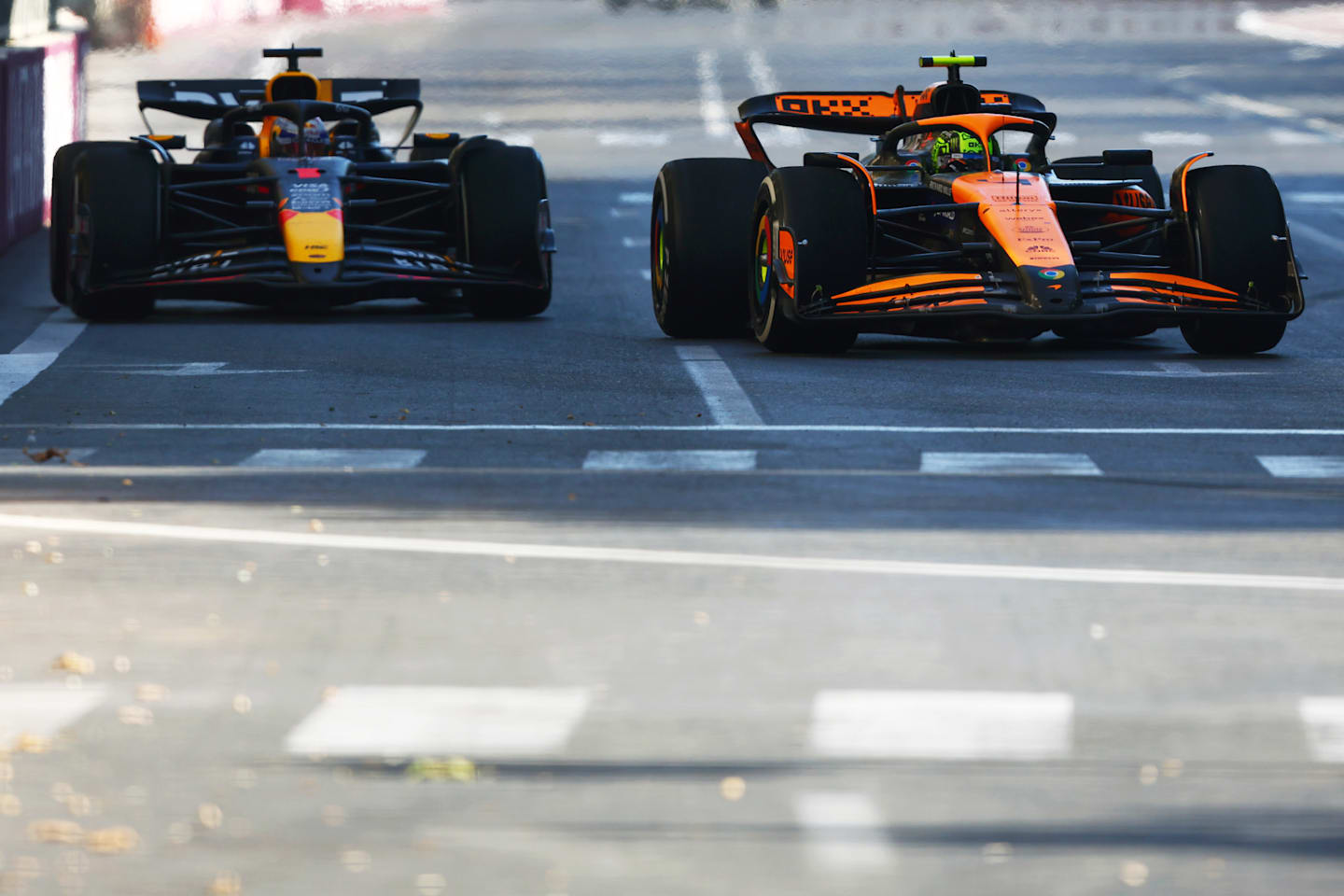 BAKU, AZERBAIJAN - SEPTEMBER 15: Lando Norris of Great Britain driving the (4) McLaren MCL38 Mercedes leads Max Verstappen of the Netherlands driving the (1) Oracle Red Bull Racing RB20 during the F1 Grand Prix of Azerbaijan at Baku City Circuit on September 15, 2024 in Baku, Azerbaijan. (Photo by Joe Portlock - Formula 1/Formula 1 via Getty Images)