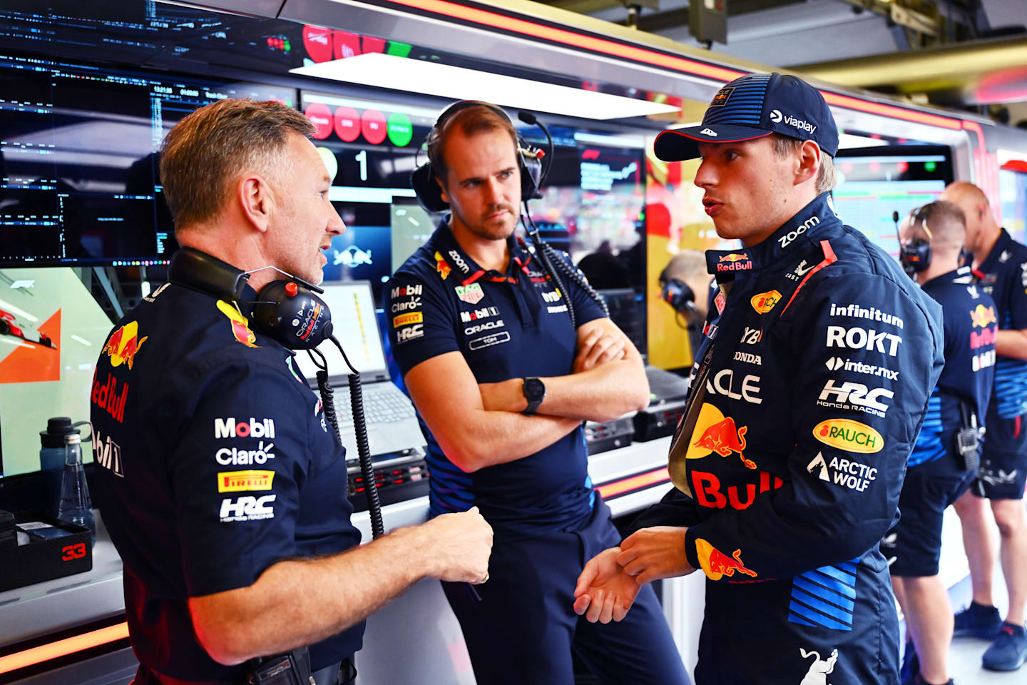 BAKU, AZERBAIJAN - SEPTEMBER 13: Max Verstappen talks with Oracle Red Bull Racing Team Principal Christian Horner in the garage during practice ahead of the F1 Grand Prix of Azerbaijan at Baku City Circuit. (Photo by Dan Mullan/Getty Images)