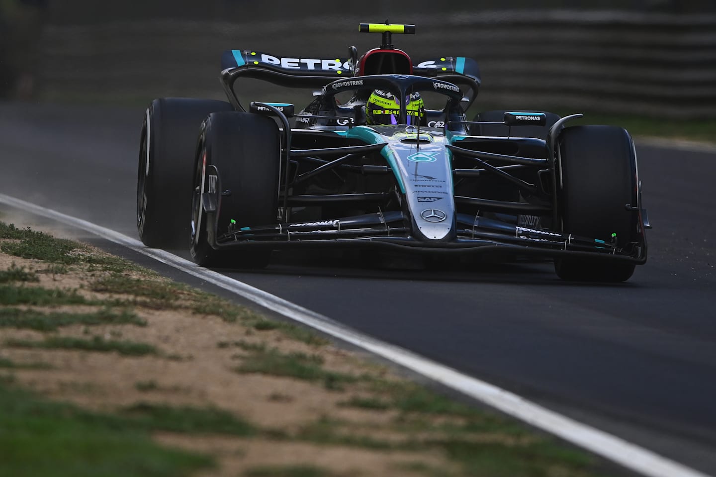 MONZA, ITALY - SEPTEMBER 01: Lewis Hamilton of Great Britain driving the (44) Mercedes AMG Petronas F1 Team W15 on track during the F1 Grand Prix of Italy at Autodromo Nazionale Monza on September 01, 2024 in Monza, Italy. (Photo by Rudy Carezzevoli/Getty Images)