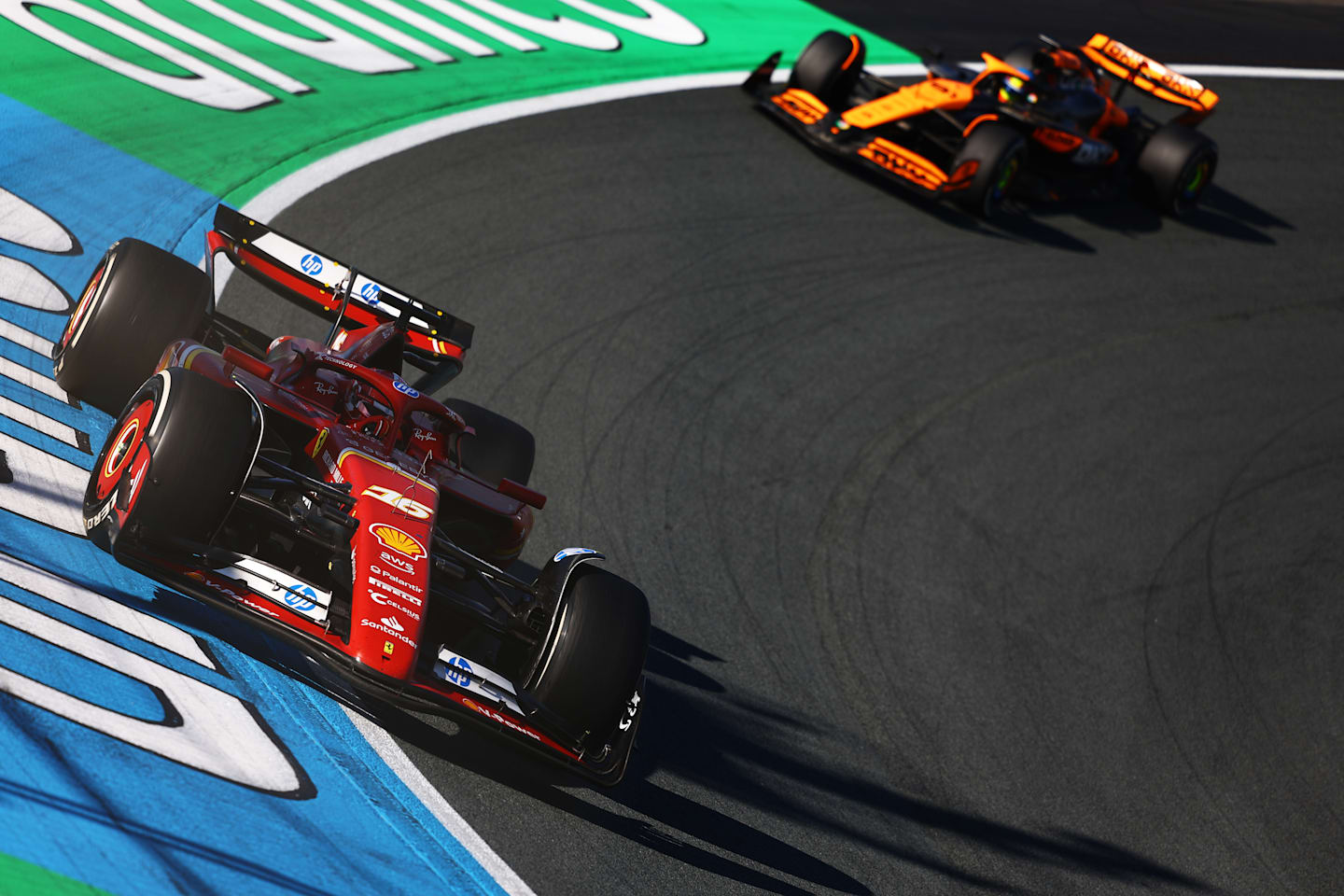 ZANDVOORT, NETHERLANDS - AUGUST 25: Charles Leclerc of Monaco driving the (16) Ferrari SF-24 leads Oscar Piastri of Australia driving the (81) McLaren MCL38 Mercedes during the F1 Grand Prix of Netherlands at Circuit Zandvoort on August 25, 2024 in Zandvoort, Netherlands. (Photo by Mark Thompson/Getty Images)