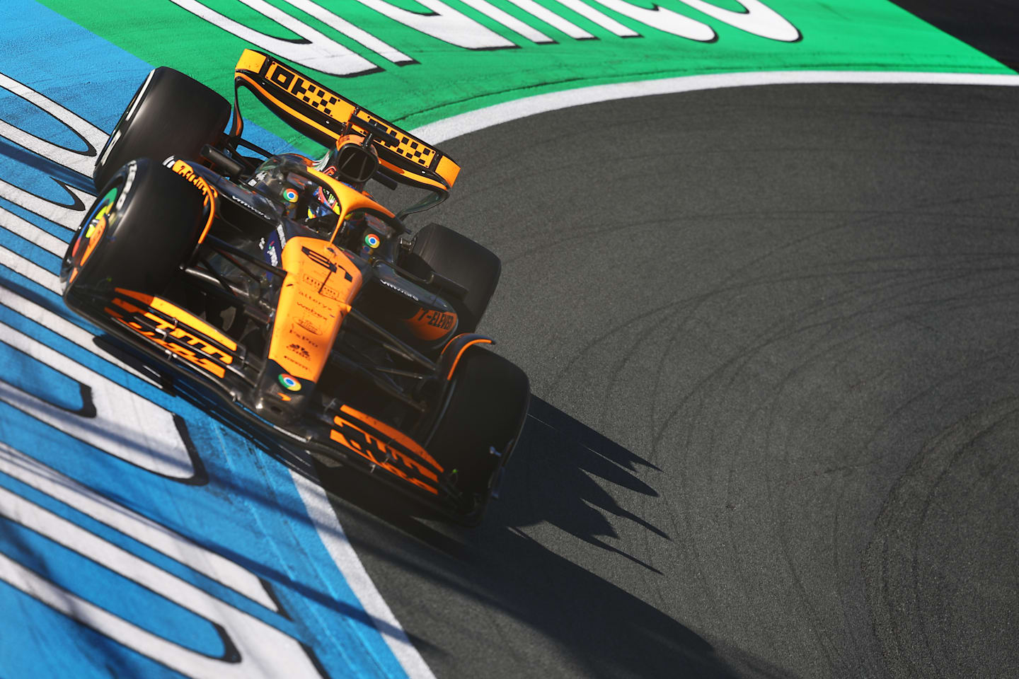 ZANDVOORT, NETHERLANDS - AUGUST 25: Oscar Piastri of Australia driving the (81) McLaren MCL38 Mercedes on track during the F1 Grand Prix of Netherlands at Circuit Zandvoort on August 25, 2024 in Zandvoort, Netherlands. (Photo by Mark Thompson/Getty Images)