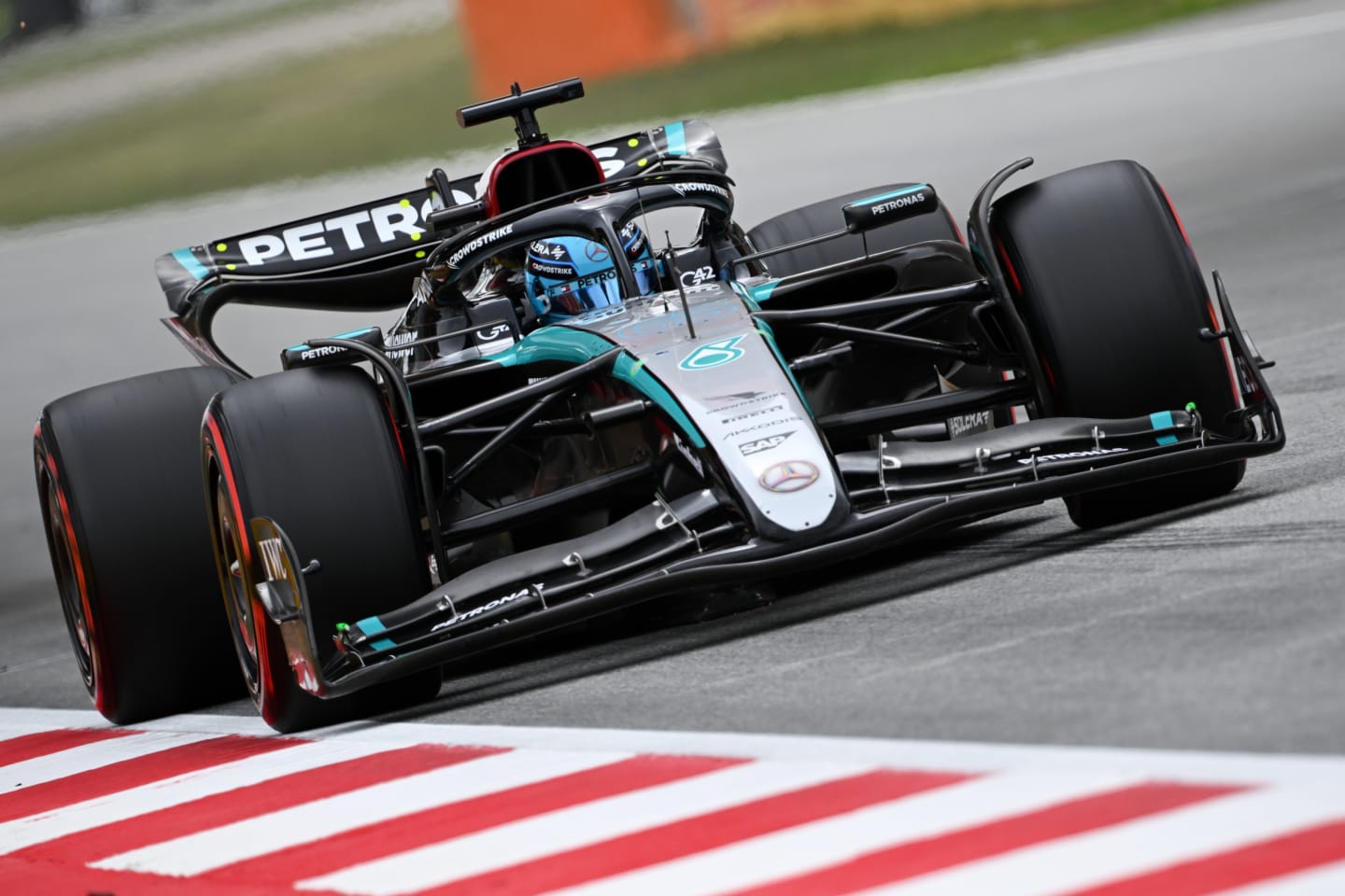 BARCELONA, SPAIN - JUNE 22: George Russell of Great Britain driving the (63) Mercedes AMG Petronas F1 Team W15 on track during qualifying ahead of the F1 Grand Prix of Spain at Circuit de Barcelona-Catalunya on June 22, 2024 in Barcelona, Spain. (Photo by Mark Sutton - Formula 1/Formula 1 via Getty Images)