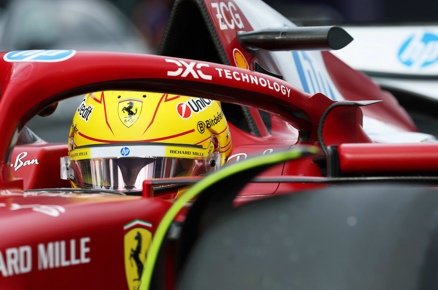 MELBOURNE, AUSTRALIA - 15 DE MARZO: Lewis Hamilton de Gran Bretaña y Scuderia Ferrari se prepara para