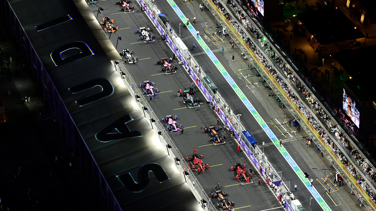 JEDDAH, SAUDI ARABIA - MARCH 27: A general view of the grid as cars prepare for the formation lap