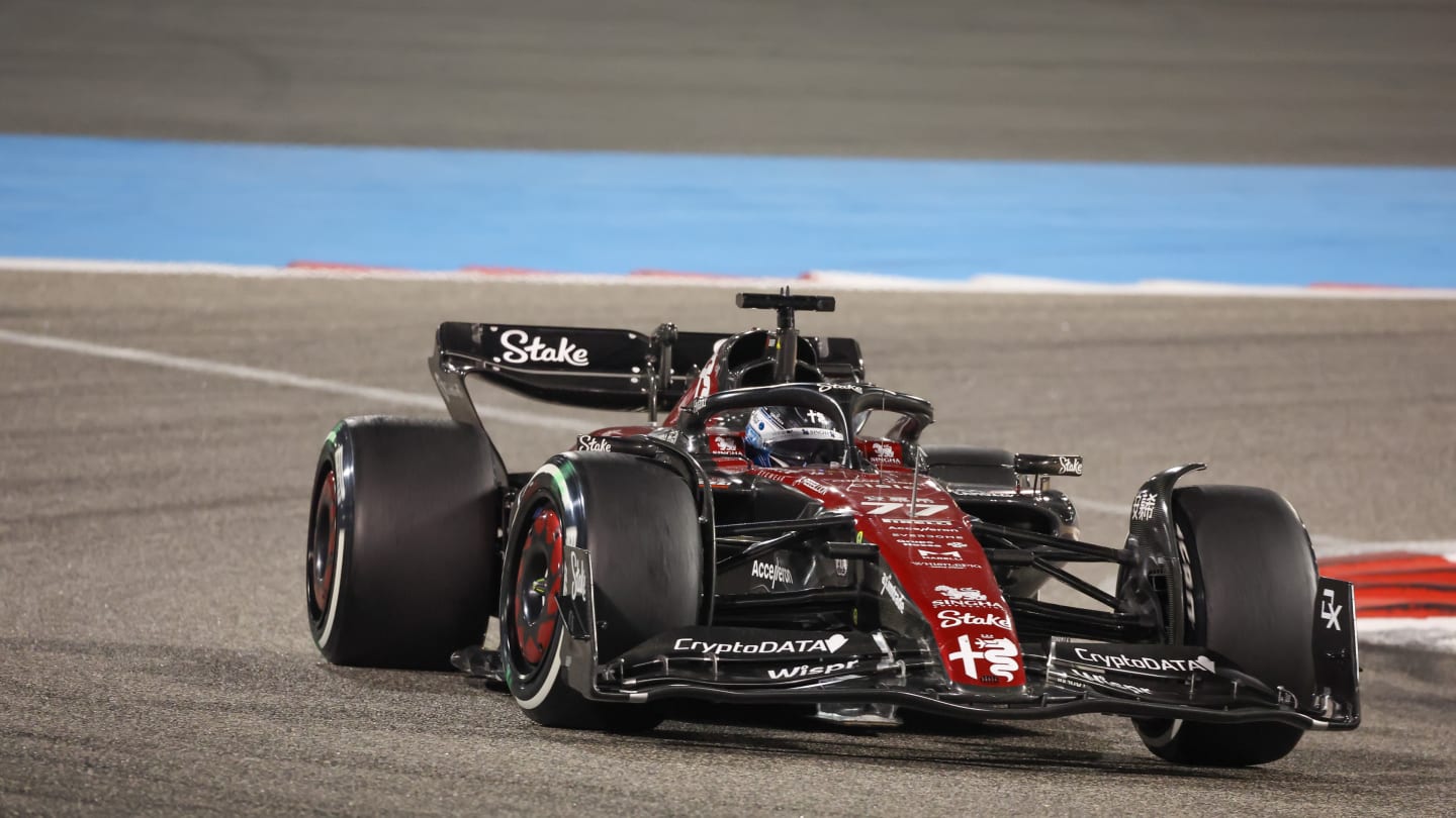 Valtteri Bottas (FIN) is driving an Alfa Romeo C43 during the race of the Formula 1 Gulf Air