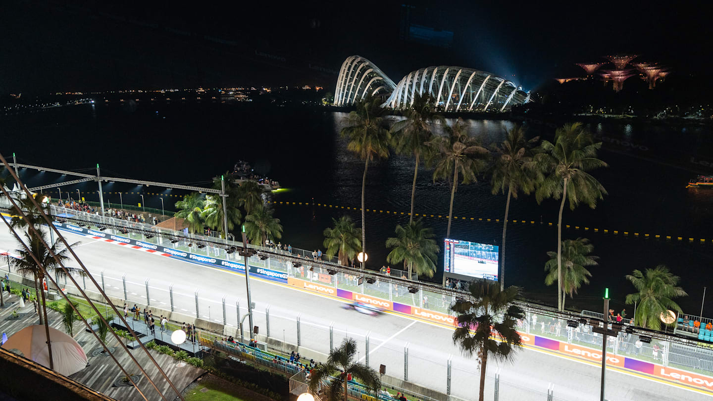 SINGAPORE, SINGAPORE - SEPTEMBER 15: F1 drivers compete during the second practice session of The