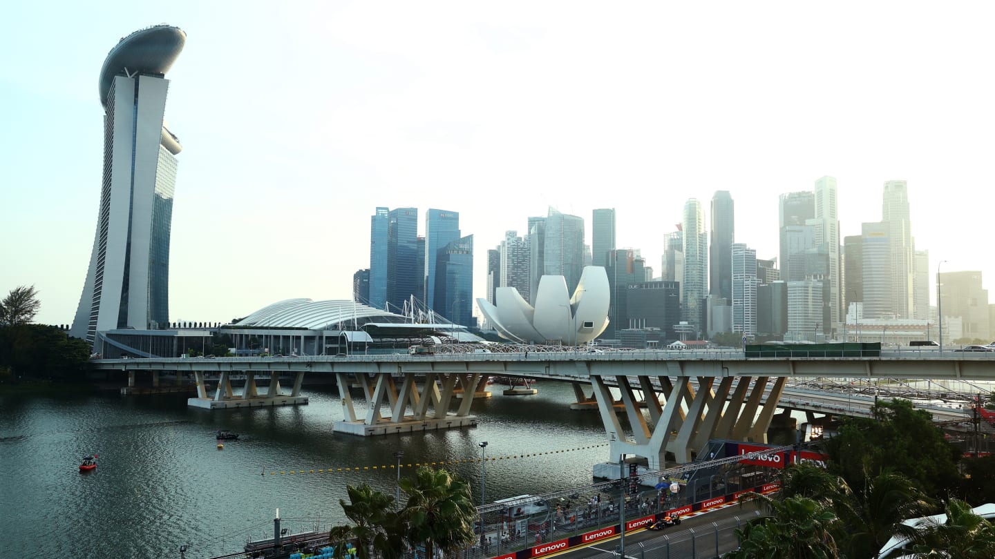 SINGAPORE, SINGAPORE - SEPTEMBER 15: Max Verstappen of the Netherlands driving the (1) Oracle Red