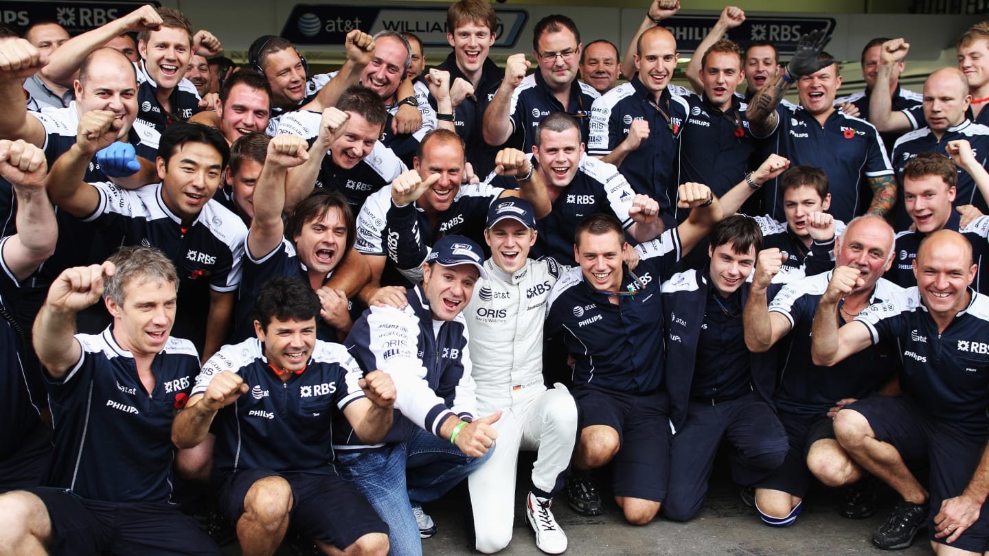 SAO PAULO, BRAZIL - NOVEMBER 06:  Nico Huelkenberg (centre white) of Germany and Williams