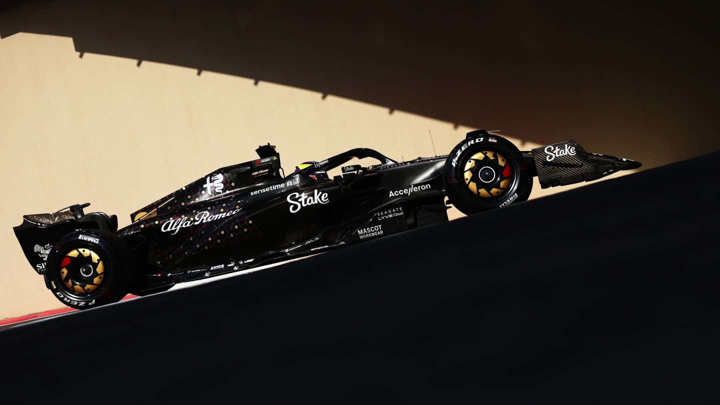 ABU DHABI, UNITED ARAB EMIRATES - NOVEMBER 28: Zhou Guanyu of China driving the (24) Alfa Romeo F1