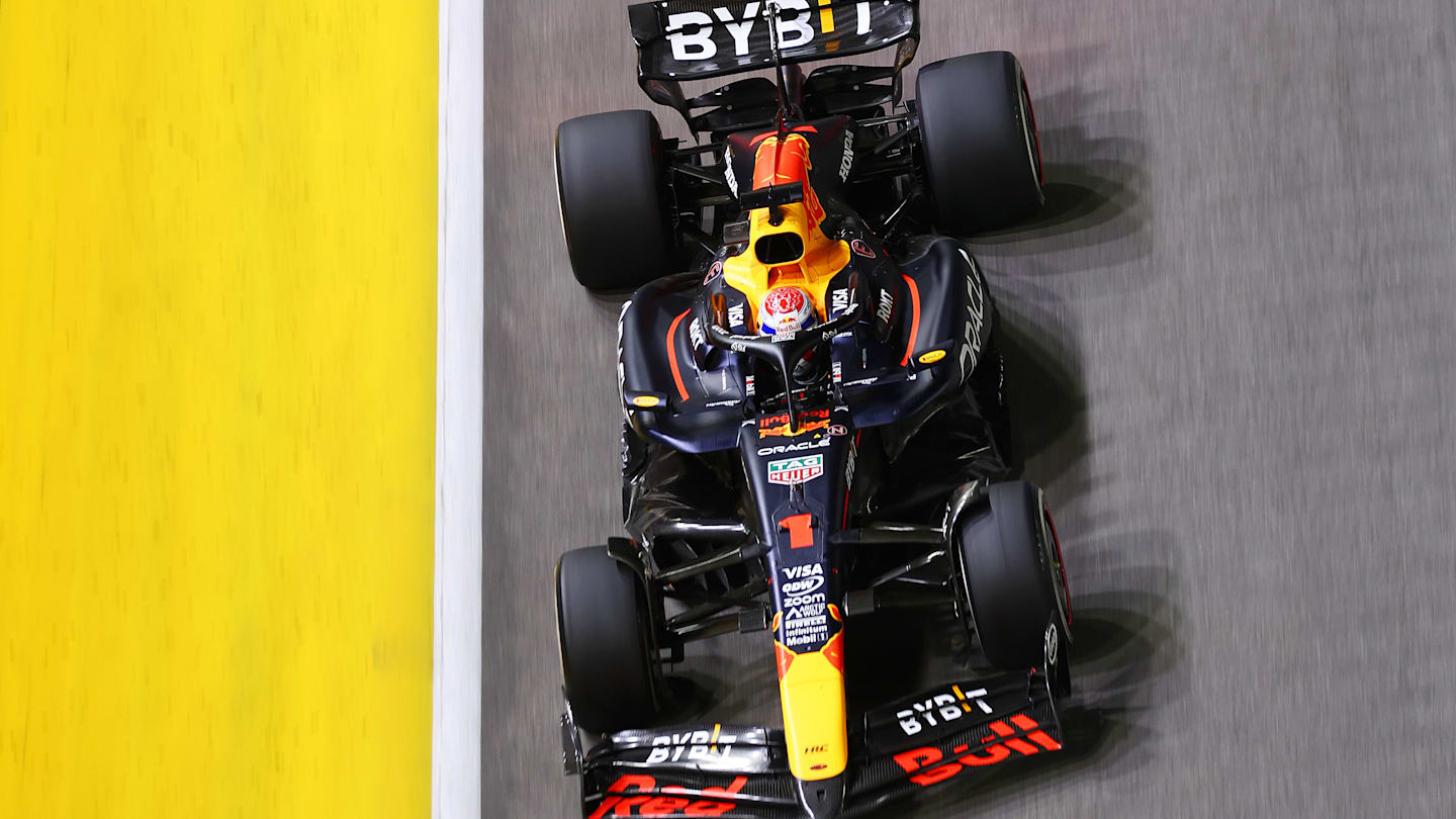 SINGAPORE, SINGAPORE - SEPTEMBER 22: Max Verstappen of the Netherlands driving the (1) Oracle Red