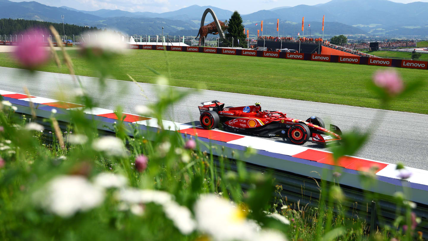 SPIELBERG, AUSTRIA - JUNE 29: Carlos Sainz of Spain driving (55) the Ferrari SF-24 on track during qualifying ahead of the F1 Grand Prix of Austria at Red Bull Ring on June 29, 2024 in Spielberg, Austria. (Photo by Clive Rose/Getty Images)