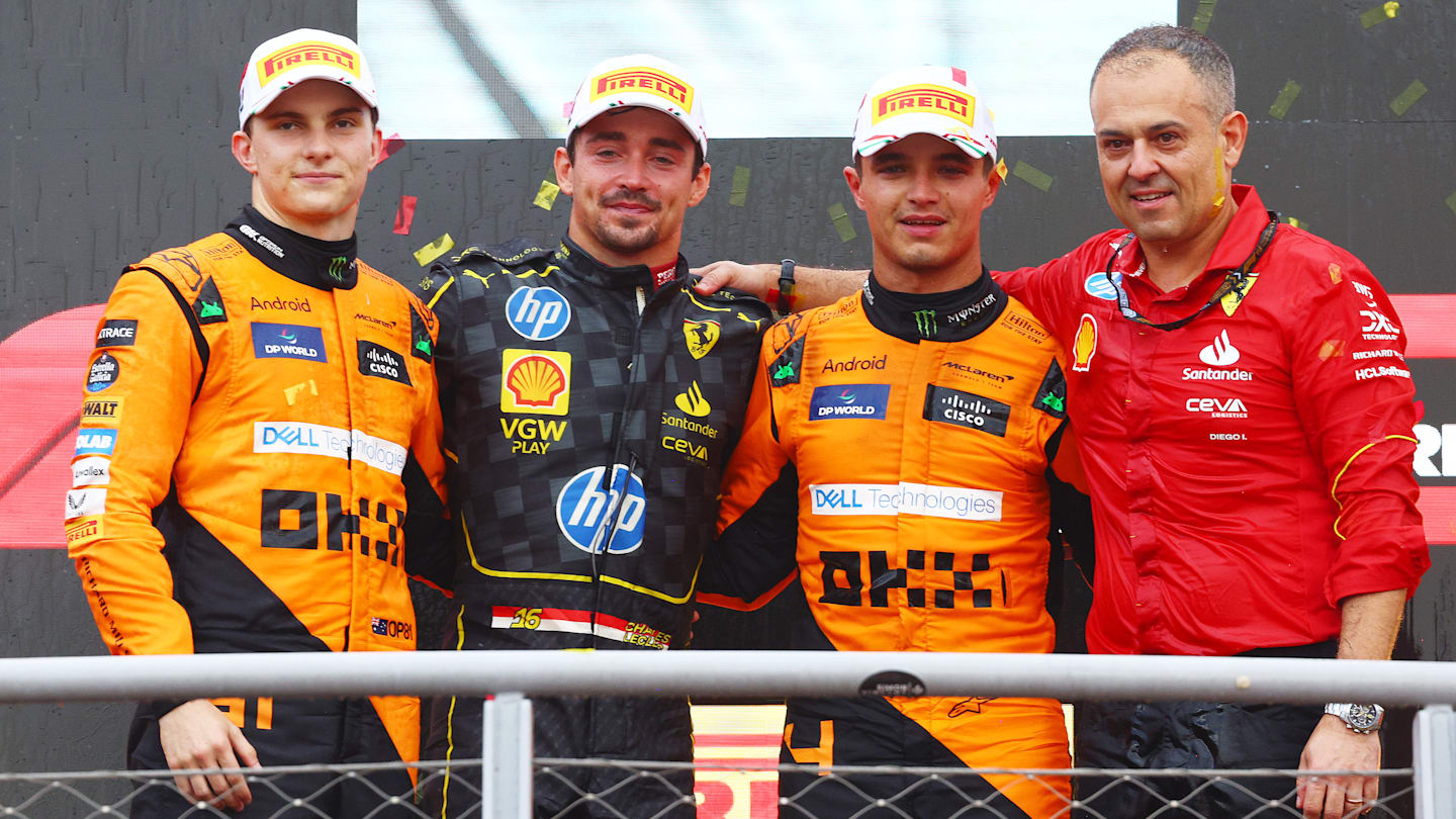 MONZA, ITALIA - 01 DE SEPTIEMBRE: El ganador de la carrera, Charles Leclerc de Mónaco y Ferrari, con el segundo puesto