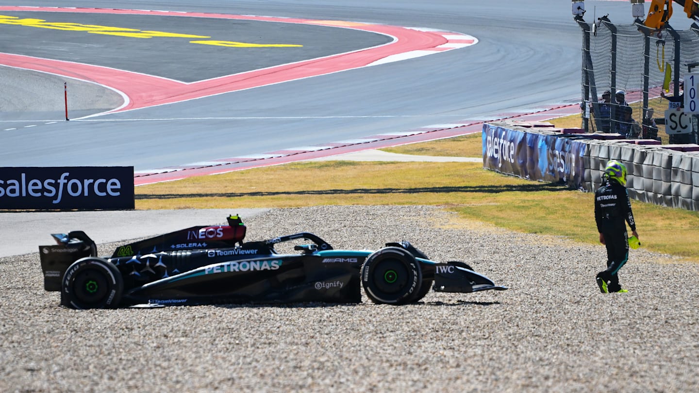 AUSTIN, TEXAS - 20 DE OCTUBRE: Lewis Hamilton de Gran Bretaña conduciendo el Mercedes AMG Petronas (44)