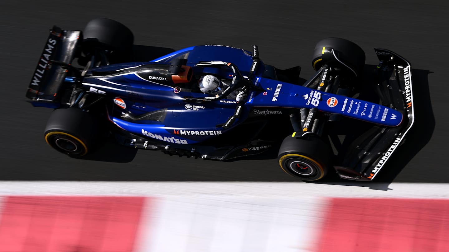 ABU DHABI, UNITED ARAB EMIRATES - DECEMBER 10: Carlos Sainz of Spain driving the (55) Williams FW46
