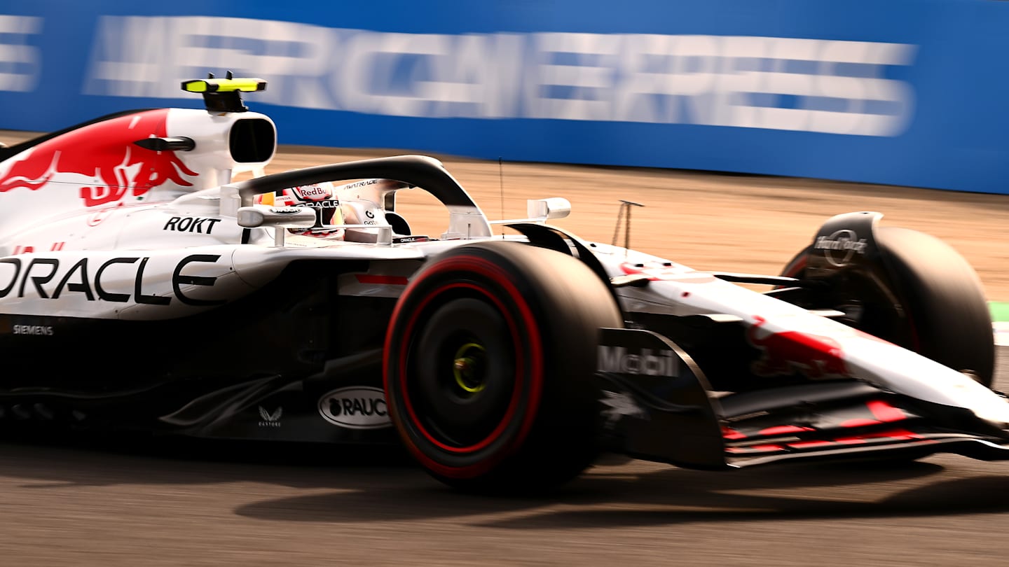 SUZUKA, JAPAN - APRIL 05: Yuki Tsunoda of Japan driving the (22) Oracle Red Bull Racing RB21 on