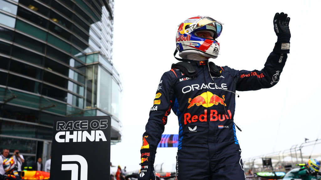 SHANGHAI, CHINA - 20 DE ABRIL: El clasificador de la pole position Max Verstappen de los Países Bajos y Oracle