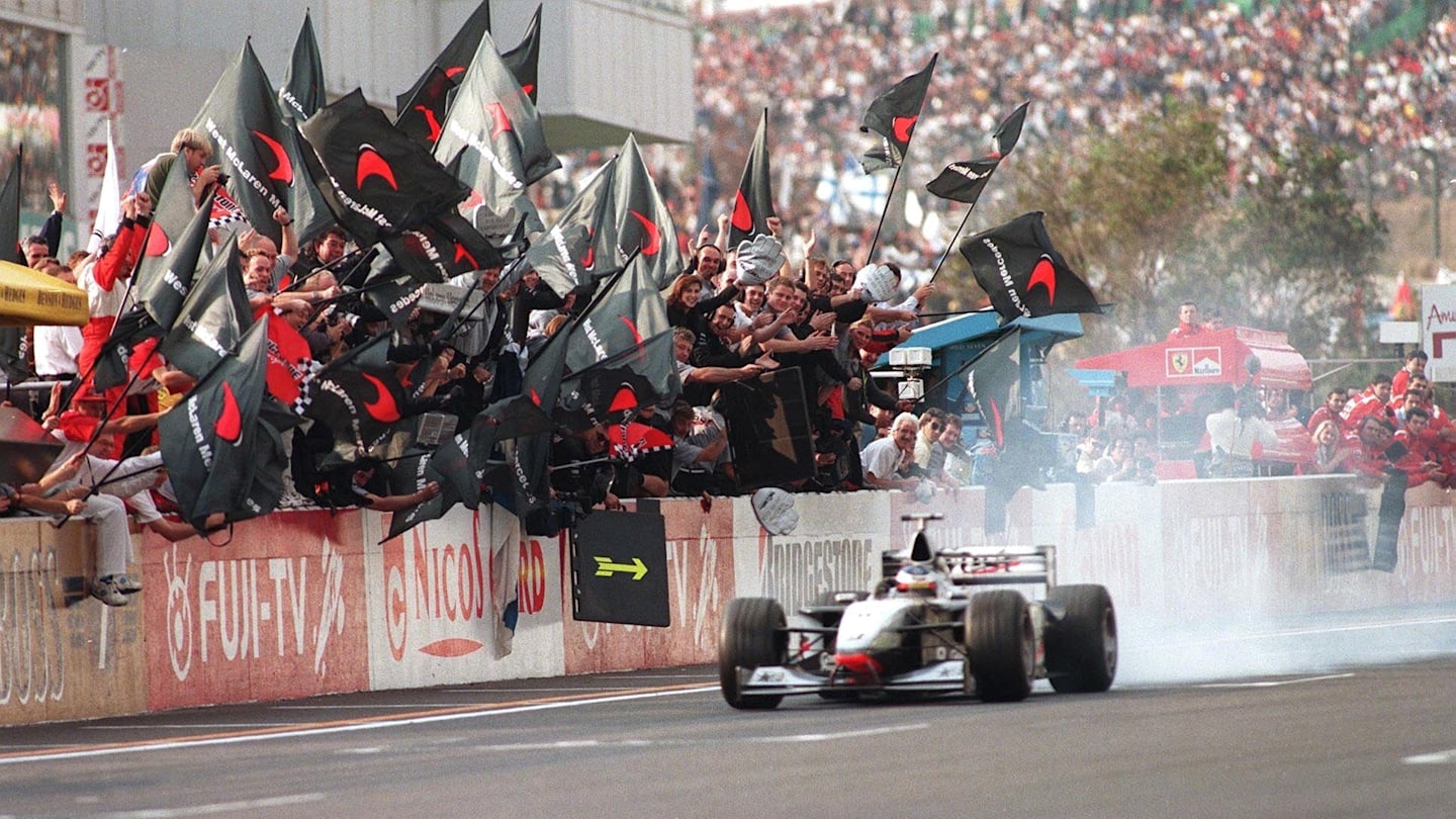 SUZUKA, JAPAN - NOVEMBER 01:  GP von JAPAN 1998, Suzuka; Weltmeister Mika HAEKKINEN/FIN - McLaren
