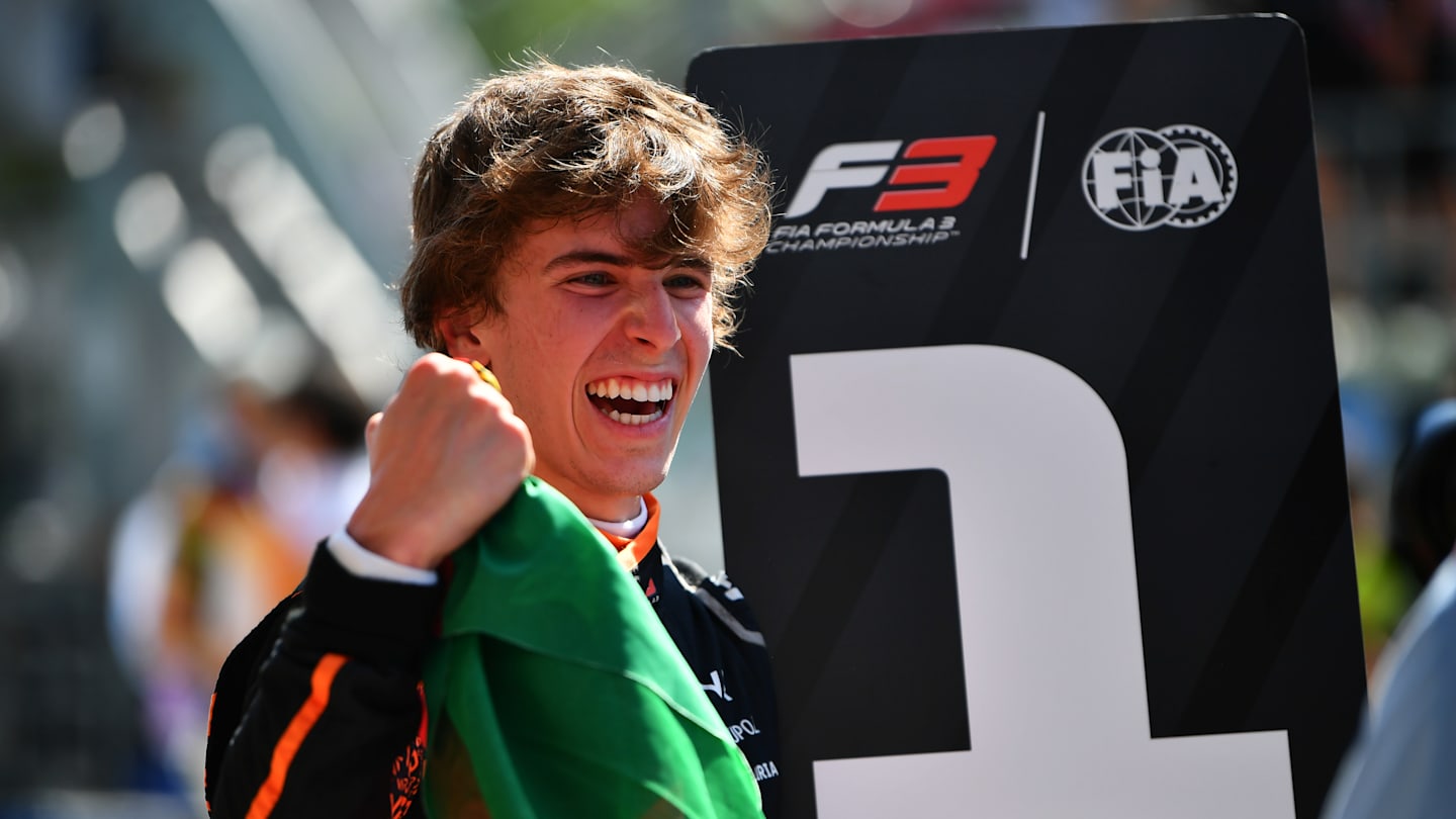 F3: Domingues becomes first Portuguese F3 winner with Barcelona Sprint victory