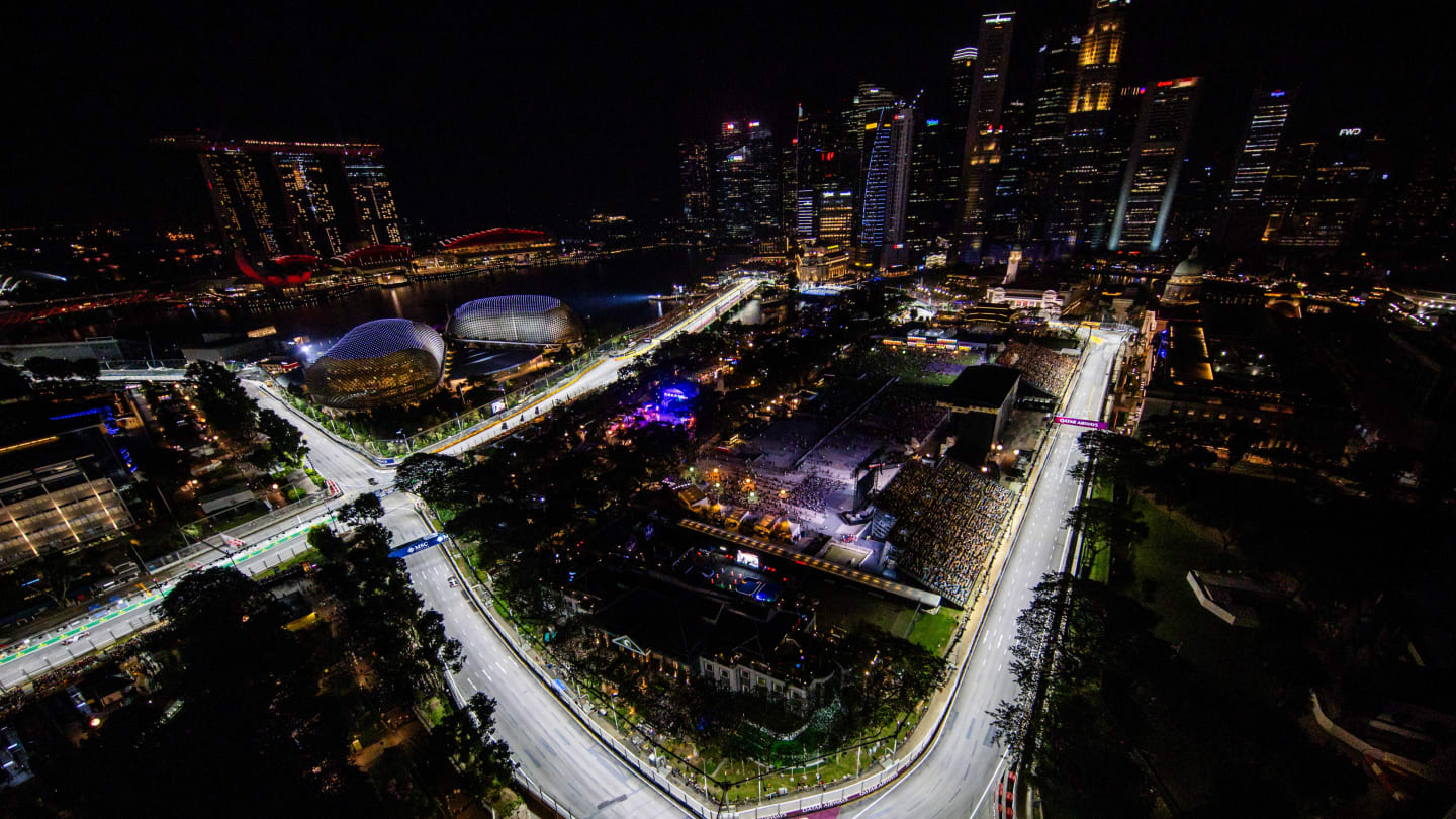 SINGAPORE, SINGAPORE - SEPTEMBER 15: Max Verstappen of the Netherlands driving the (1) Oracle Red