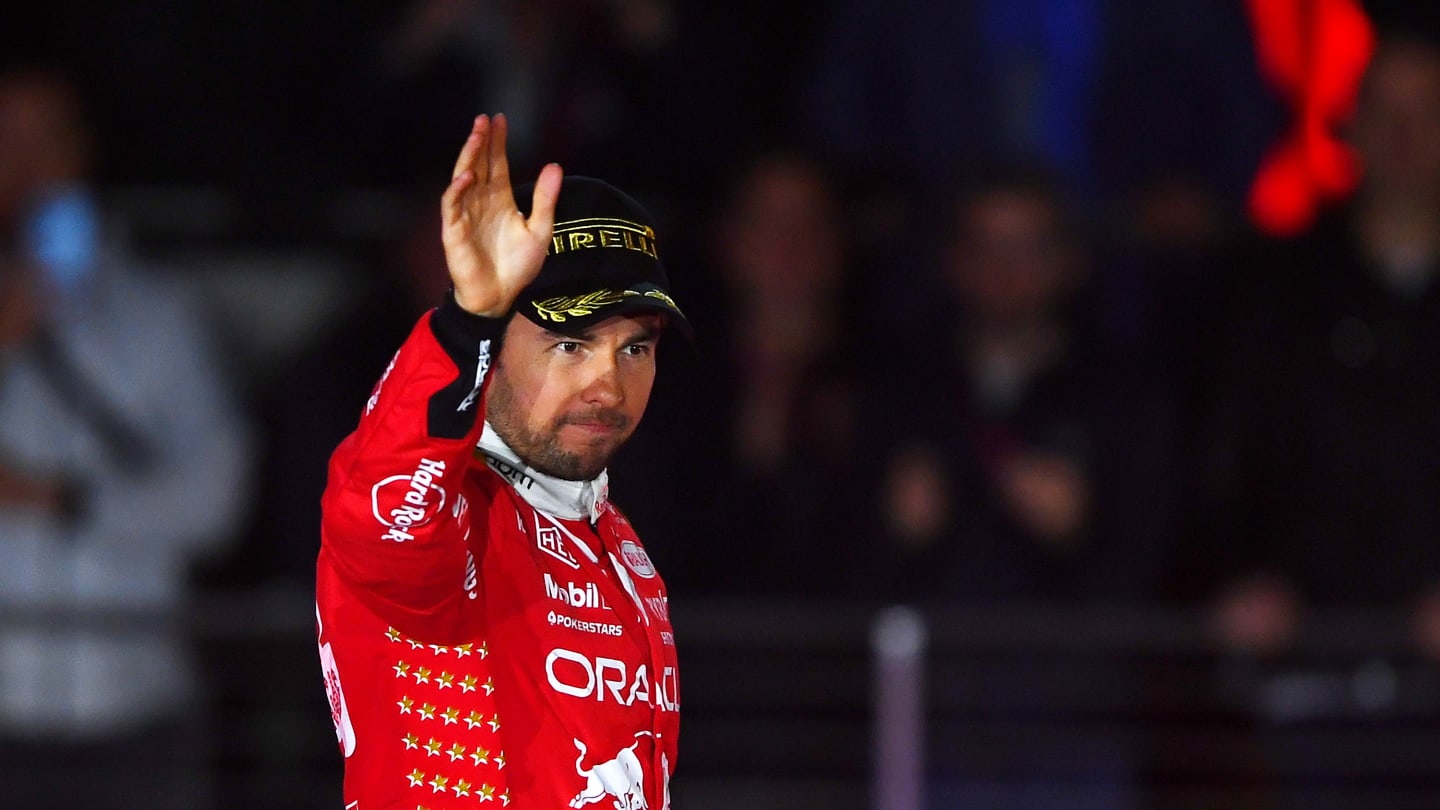 LAS VEGAS, NEVADA - NOVEMBER 18: Sergio Perez of Mexico driving the (11) Oracle Red Bull Racing