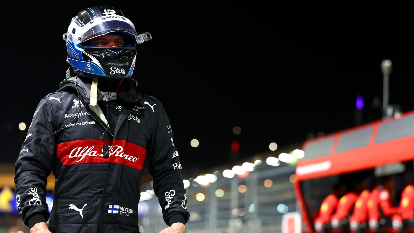 SINGAPORE, SINGAPORE - SEPTEMBER 16: Sixteenth placed qualifier Valtteri Bottas of Finland and Alfa