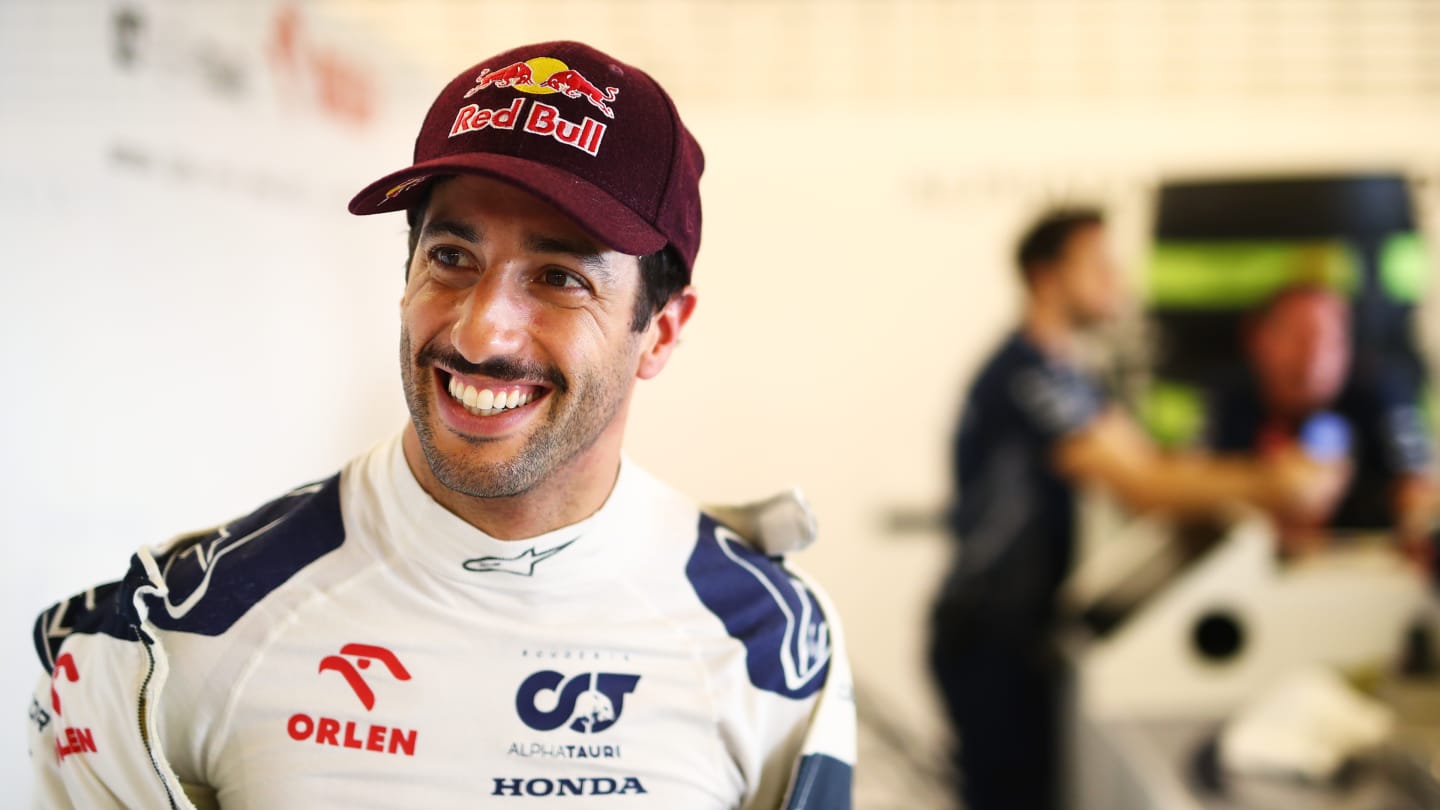 ABU DHABI, UNITED ARAB EMIRATES - NOVEMBER 28: Daniel Ricciardo of Australia and Scuderia