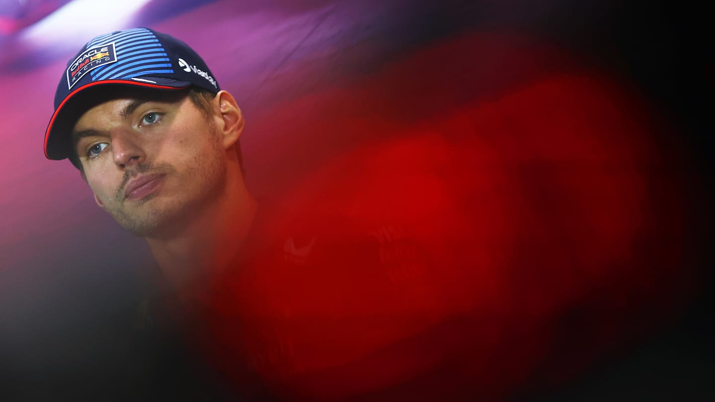 SINGAPUR, SINGAPUR - 19 DE SEPTIEMBRE: Max Verstappen de los Países Bajos y Oracle Red Bull Racing