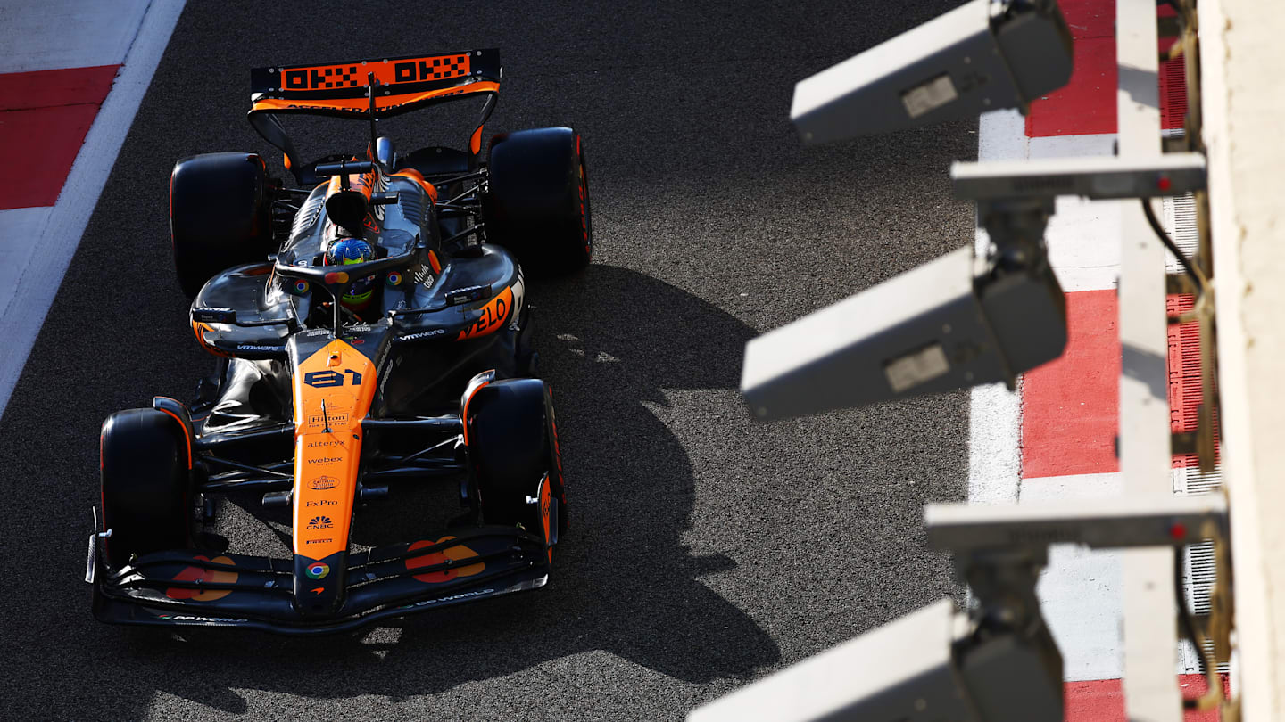 ABU DHABI, UNITED ARAB EMIRATES - DECEMBER 07: Oscar Piastri of Australia driving the (81) McLaren