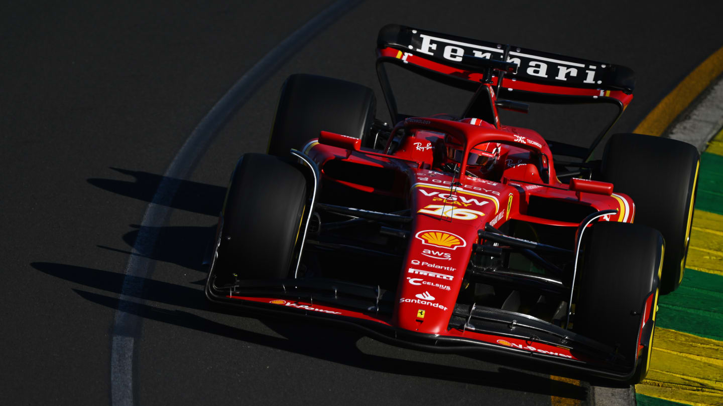 MELBOURNE, AUSTRALIA - 22 DE MARZO: Charles Leclerc de Mónaco conduciendo el (16) Ferrari SF-24 en la pista