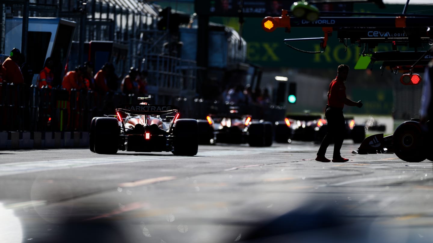 MELBOURNE, AUSTRALIA - MARCH 23: A view of the pitlane during qualifying ahead of the F1 Grand Prix