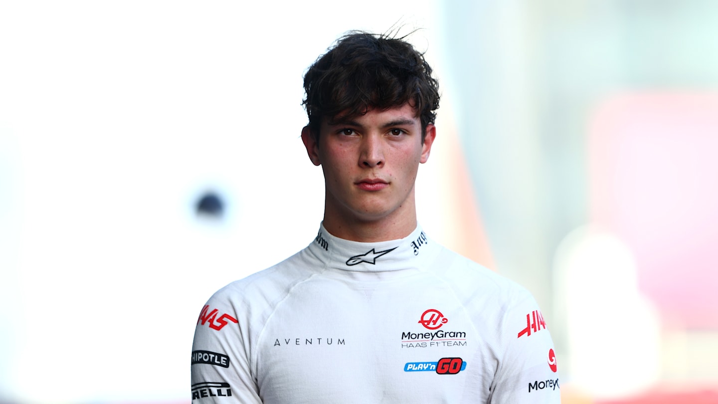 BAKU, AZERBAIJAN - SEPTEMBER 14: 11th placed qualifier Oliver Bearman of Great Britain and Haas F1