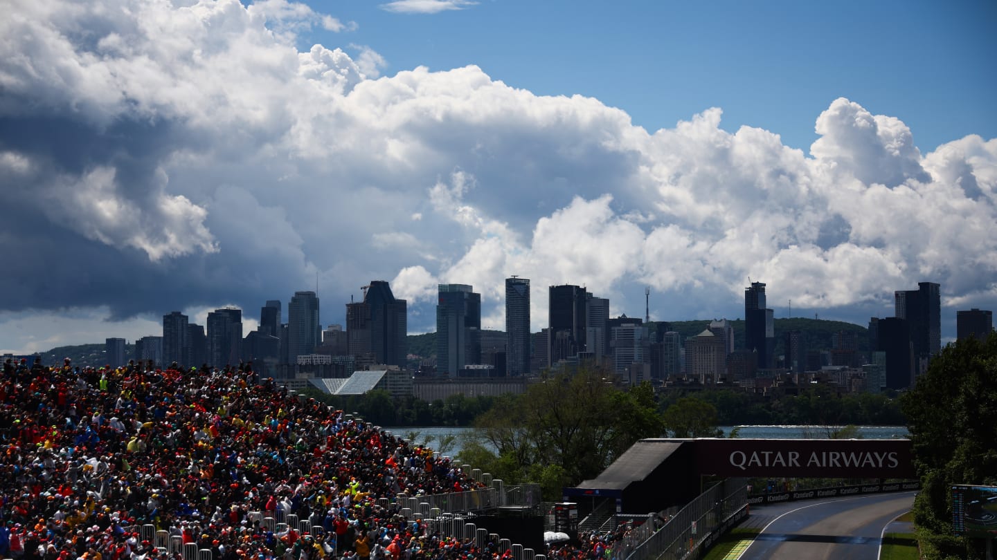 MONTREAL, QUEBEC - 09 DE JUNIO: Max Verstappen de los Países Bajos al volante del (1) Oracle Red Bull