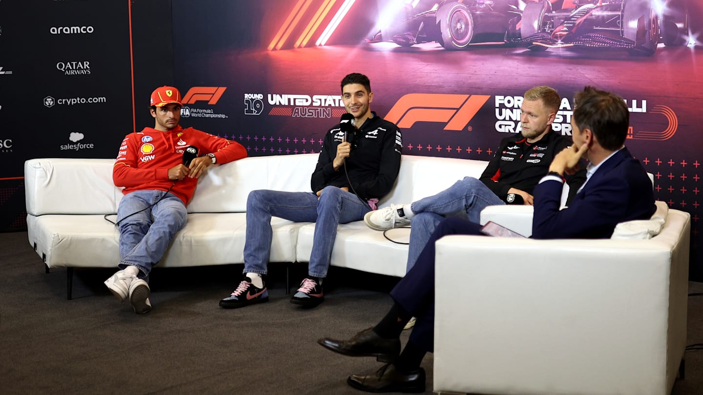 AUSTIN, TEXAS - OCTOBER 17: Carlos Sainz of Spain and Ferrari, Esteban Ocon of France and Alpine F1
