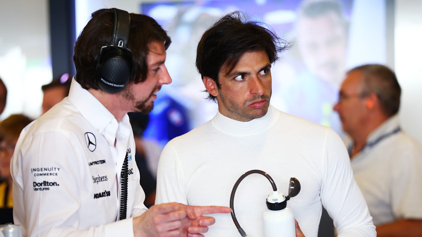 ABU DHABI, EMIRATOS ÁRABES UNIDOS - 10 DE DICIEMBRE: Carlos Sainz de España y Williams