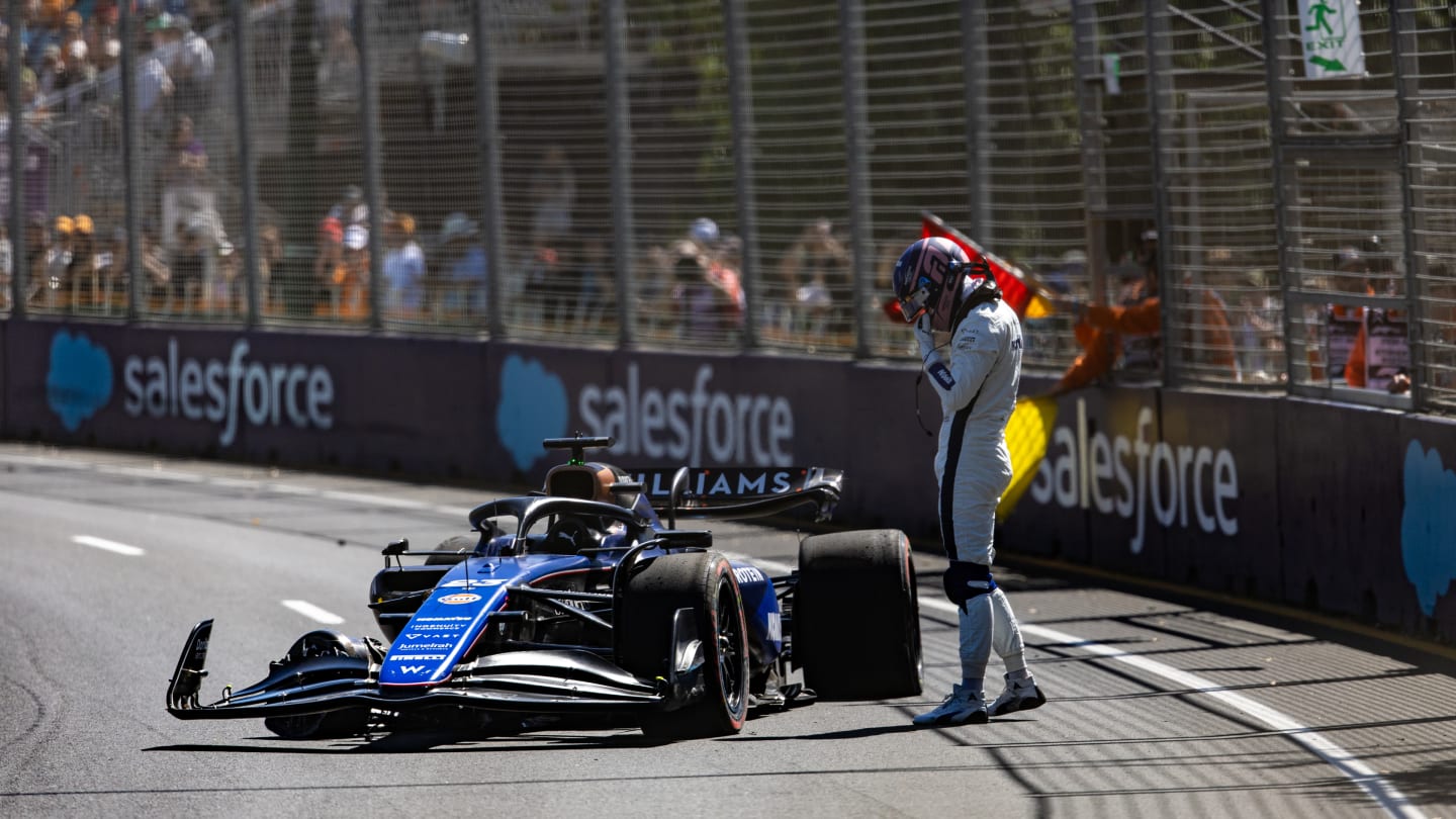 MELBOURNE, AUSTRALIA - MARCH 22: Alex Albon of Thailand and Williams F1 crashes out during FP1 ahead of the F1 Grand Prix of Australia at Albert Park Circuit on March 22, 2024 in Melbourne, Australia. (Photo by Kym Illman/Getty Images)