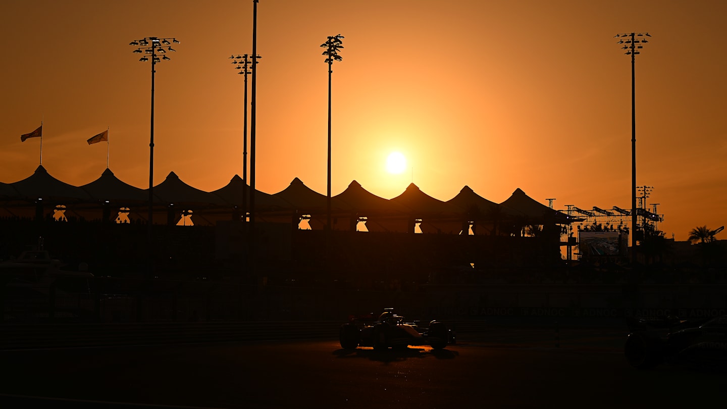 ABU DHABI, UNITED ARAB EMIRATES - NOVEMBER 26: Lando Norris of Great Britain driving the (4)