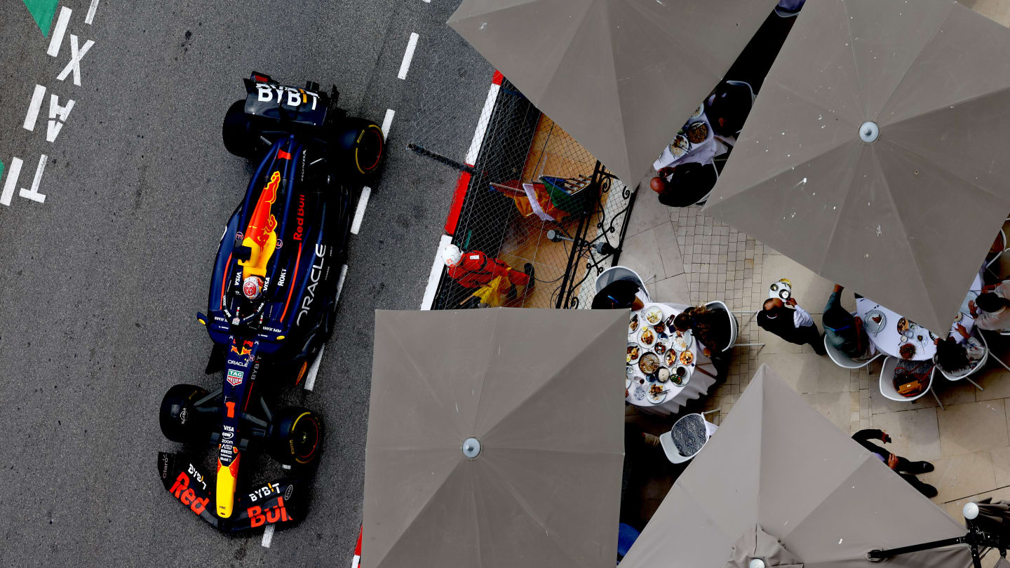 MONTECARLO, MÓNACO - 24 DE MAYO: Max Verstappen de los Países Bajos al volante del (1) Oracle Red Bull