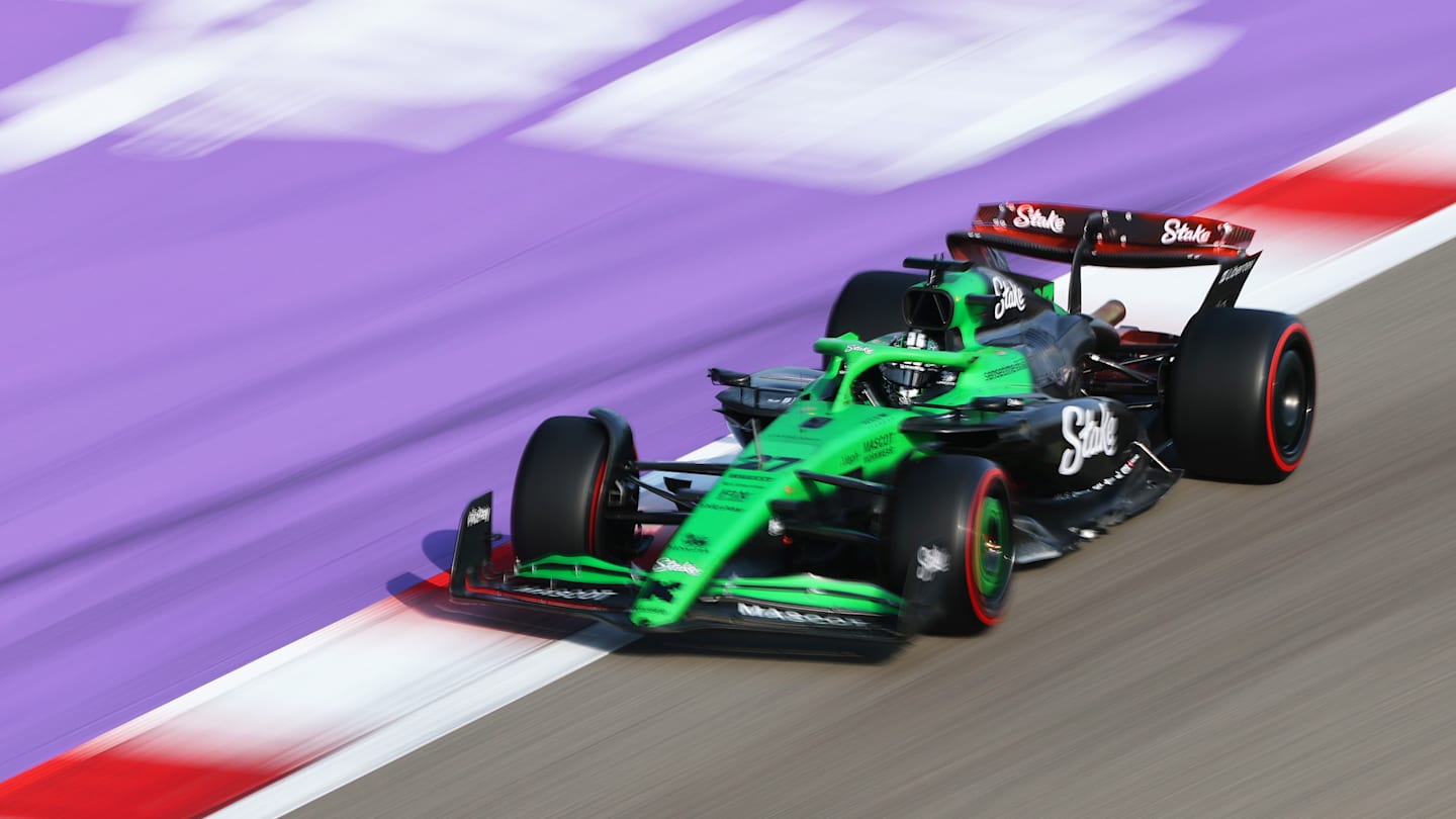 BAHRÉIN, BAHRÉIN - 12 DE ABRIL: Nico Hulkenberg de Alemania conduciendo el (27) Kick Sauber C45 Ferrari en