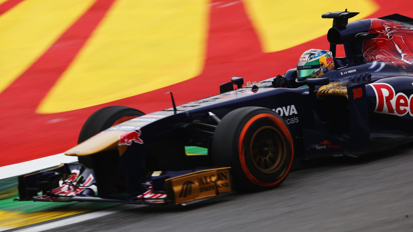 SAO PAULO, BRAZIL - NOVEMBER 24:  Jean-Eric Vergne of France and Scuderia Toro Rosso drives during