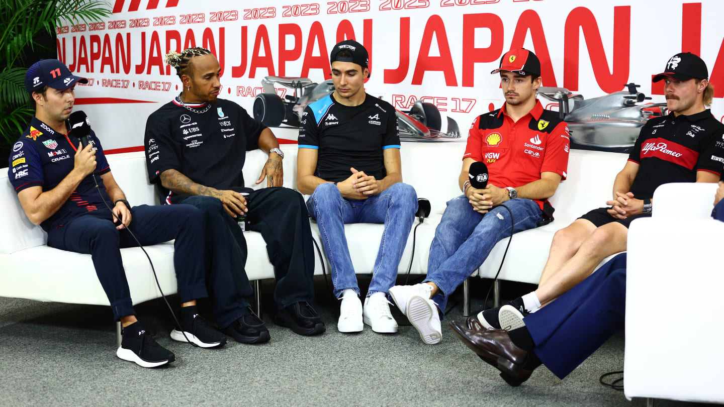 SUZUKA, JAPAN - SEPTEMBER 21: Sergio Perez of Mexico and Oracle Red Bull Racing, Lewis Hamilton of