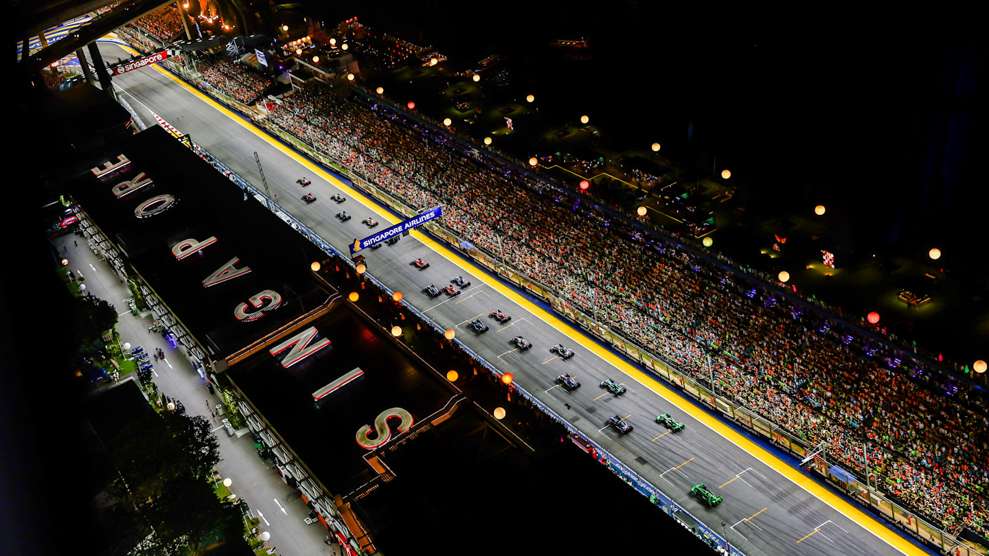 SINGAPORE, SINGAPORE - SEPTEMBER 22: Lando Norris of Great Britain driving the (4) McLaren MCL38