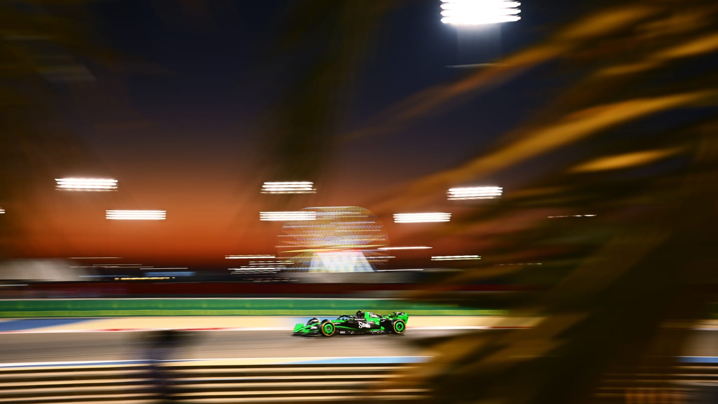 BAHRAIN, BAHRAIN - FEBRUARY 29: Fernando Alonso of Spain driving the (14) Aston Martin AMR24