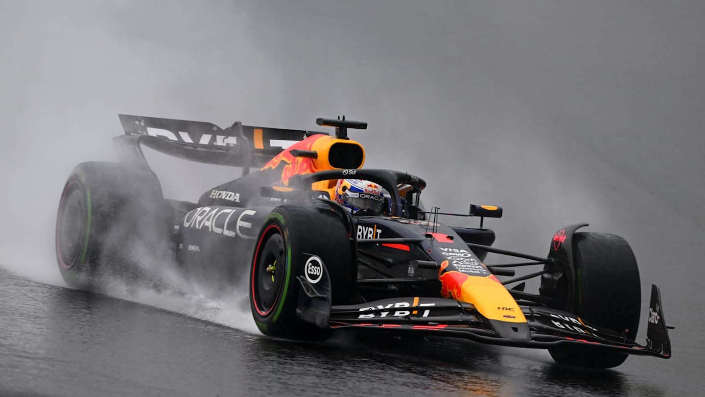 SAO PAULO, BRAZIL - NOVEMBER 03: Lando Norris of Great Britain driving the (4) McLaren MCL38