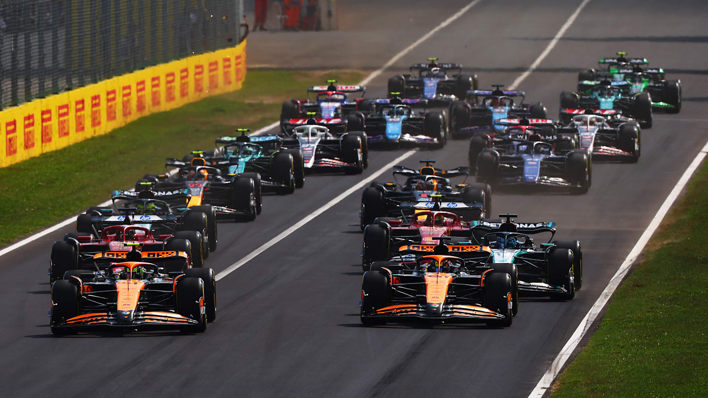 MONZA, ITALIA - 01 DE SEPTIEMBRE: Lando Norris de Gran Bretaña al volante del (4) McLaren MCL38 Mercedes