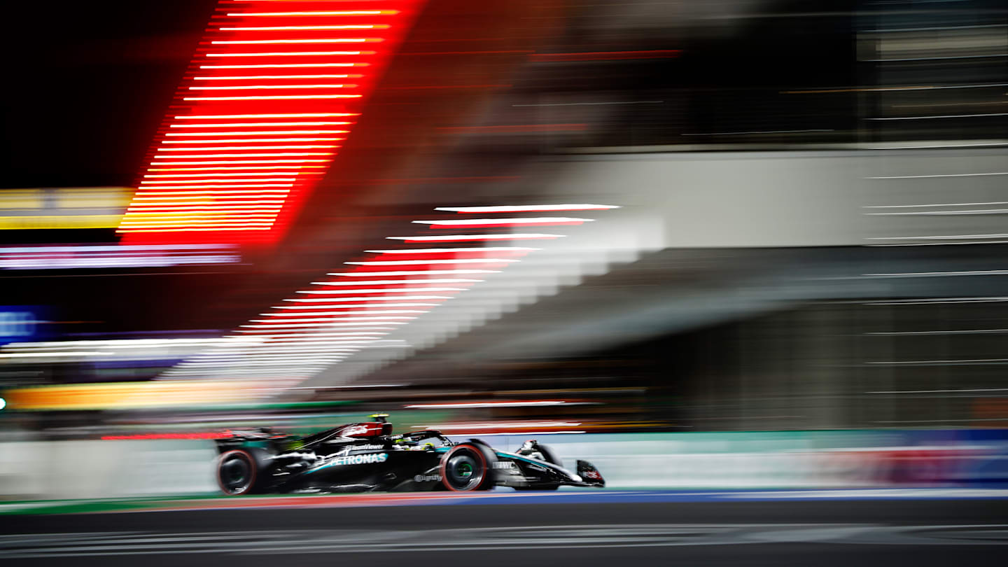 LAS VEGAS, NEVADA - NOVEMBER 21: Lewis Hamilton of Great Britain driving the (44) Mercedes AMG