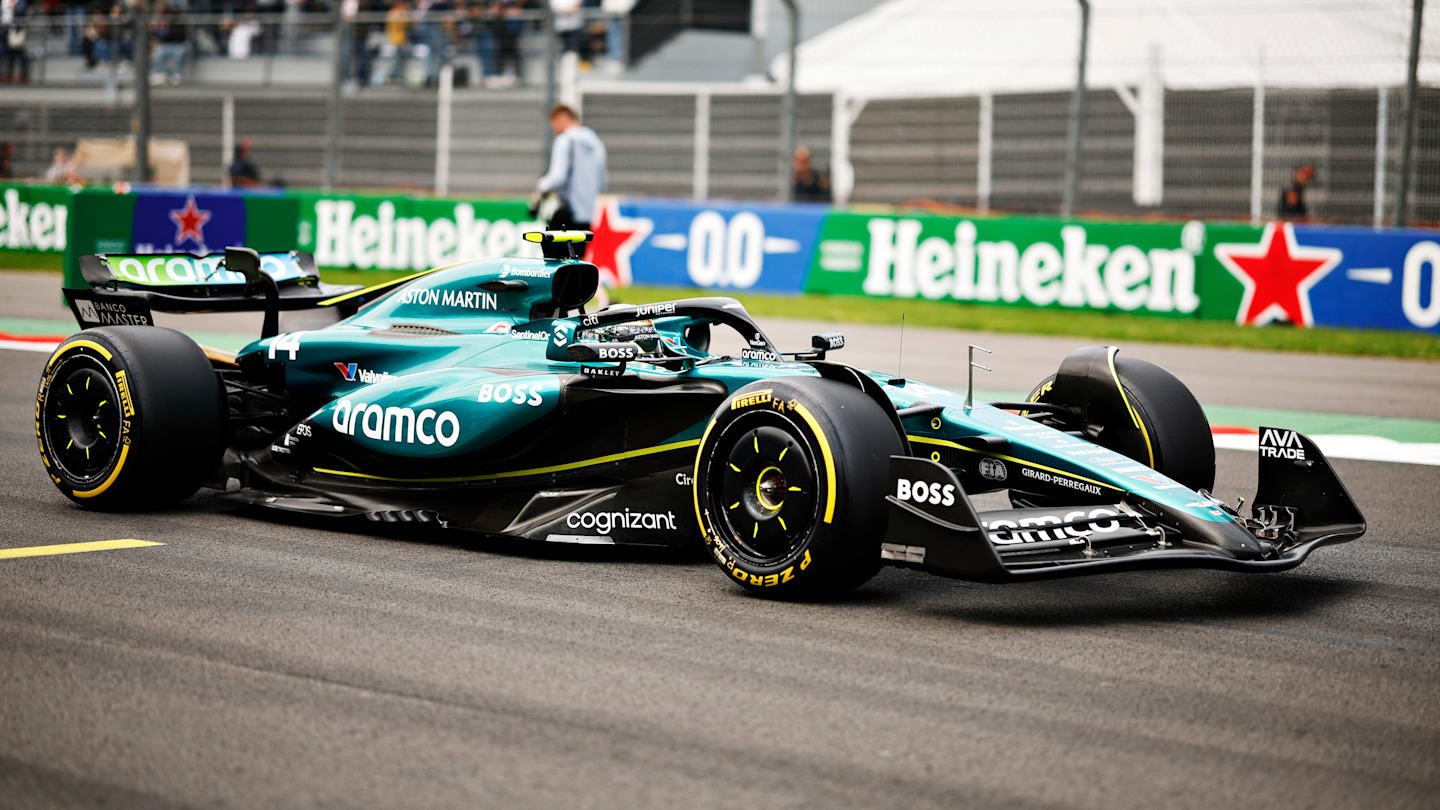 MEXICO CITY, MEXICO - OCTOBER 27: Fernando Alonso of Spain driving the (14) Aston Martin AMR24