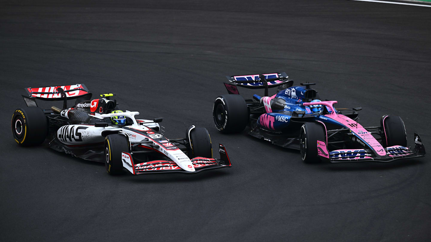 SHANGHAI, CHINA - 23 DE MARZO: Pierre Gasly de Francia conduciendo el (10) Alpine F1 A525 Renault y