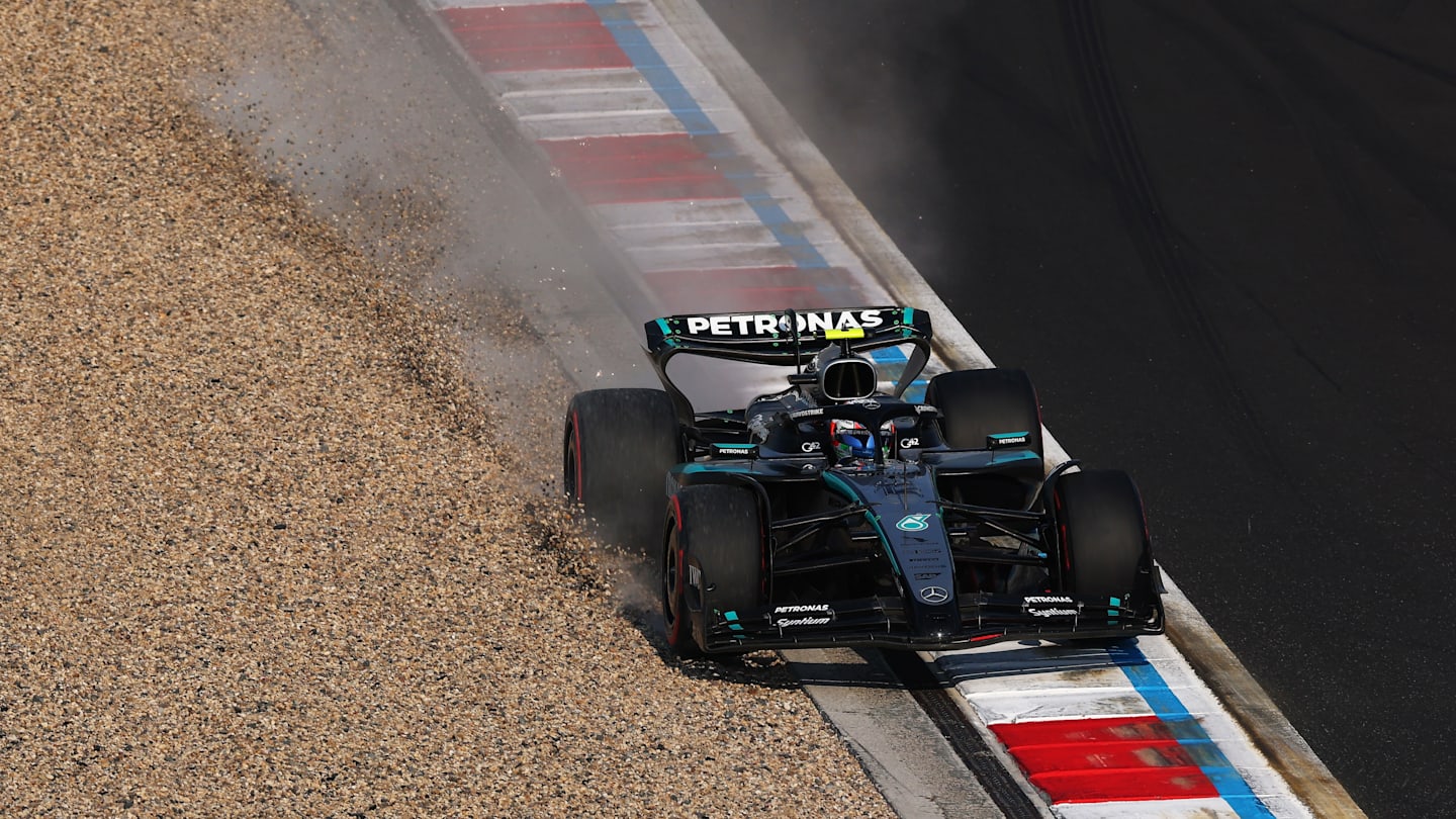 SHANGHAI, CHINA - 22 DE MARZO: Andrea Kimi Antonelli de Italia conduciendo el (12) Mercedes AMG Petronas