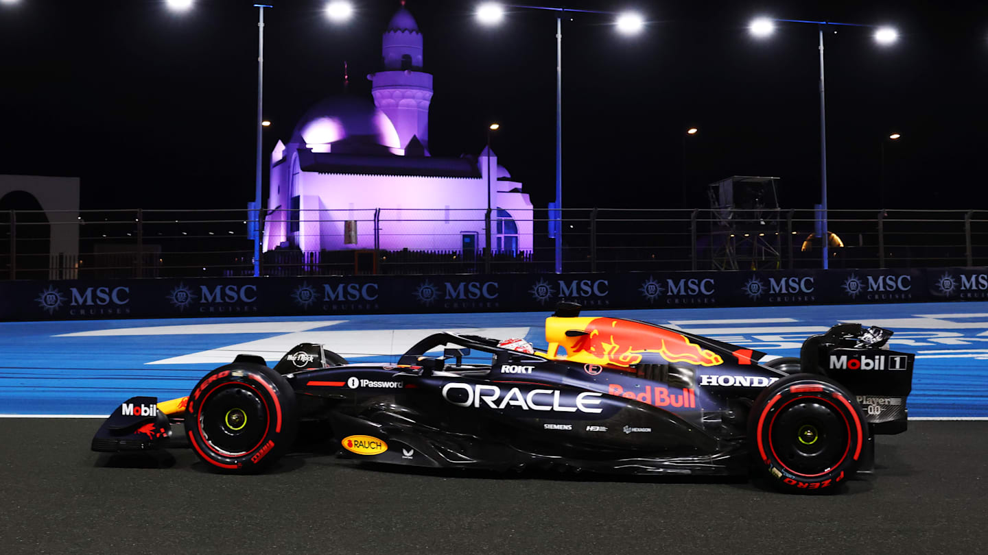 JEDDAH, SAUDI ARABIA - APRIL 19: Carlos Sainz of Spain driving the (55) Williams FW47 Mercedes on
