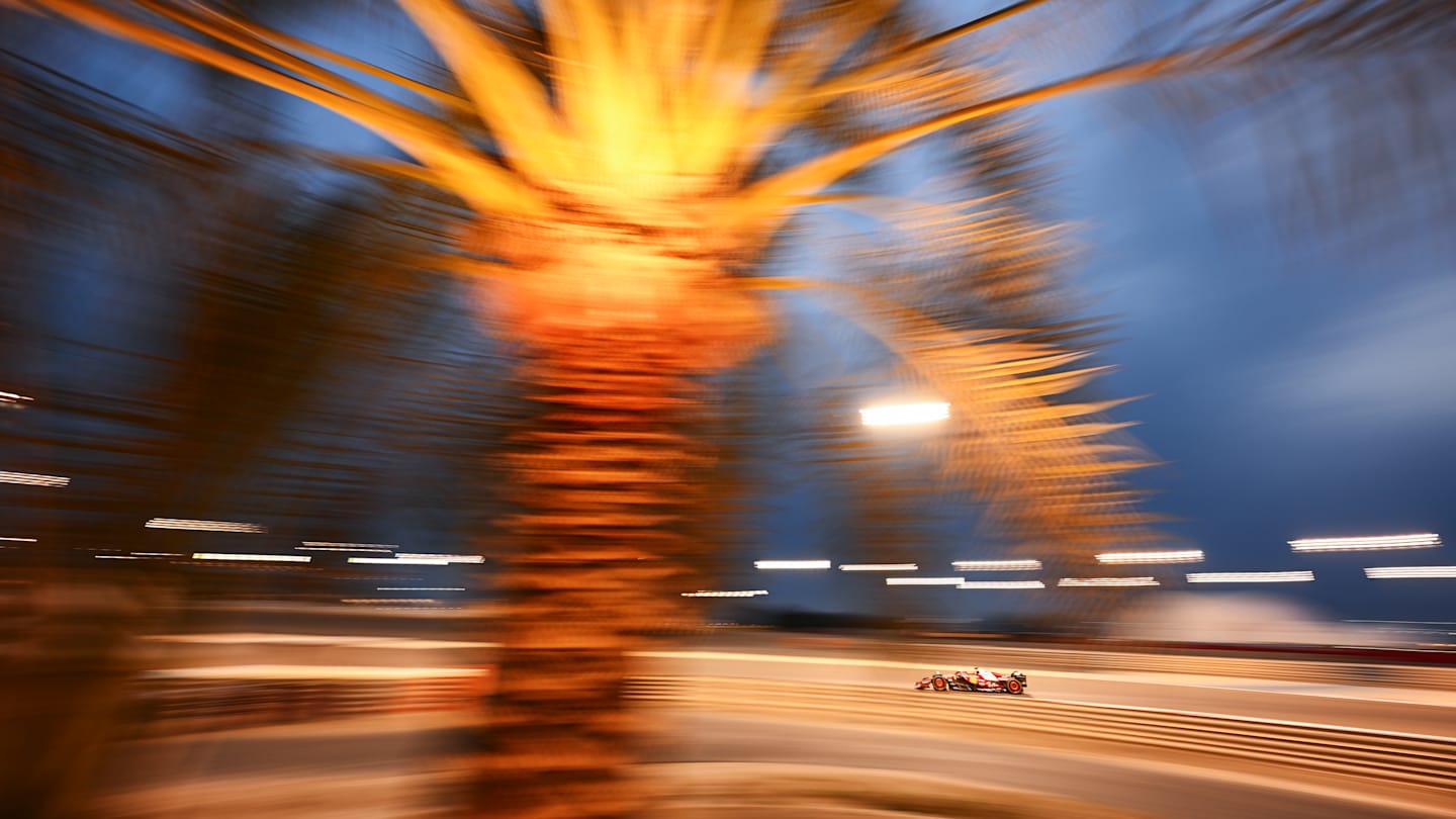 BAHRAIN, BAHRAIN - FEBRUARY 27: Gabriel Bortoleto of Brazil driving the (5) Kick Sauber C45 Ferrari